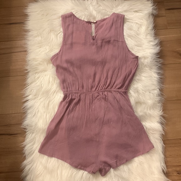 NWT Emily Stacy Romper - Picture 3 of 5